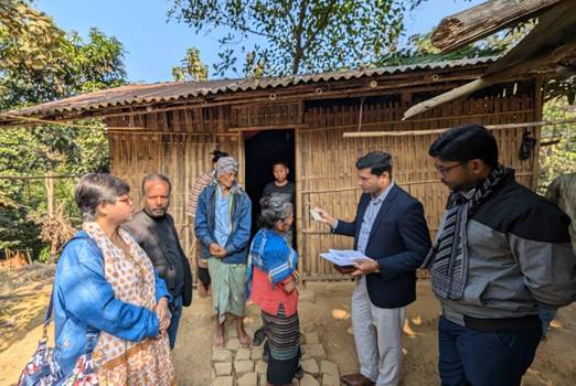 কাউখালীতে অসহায় ও গরীব সুরেশ চাকমা পরিবারের পাশে প্রশাসন